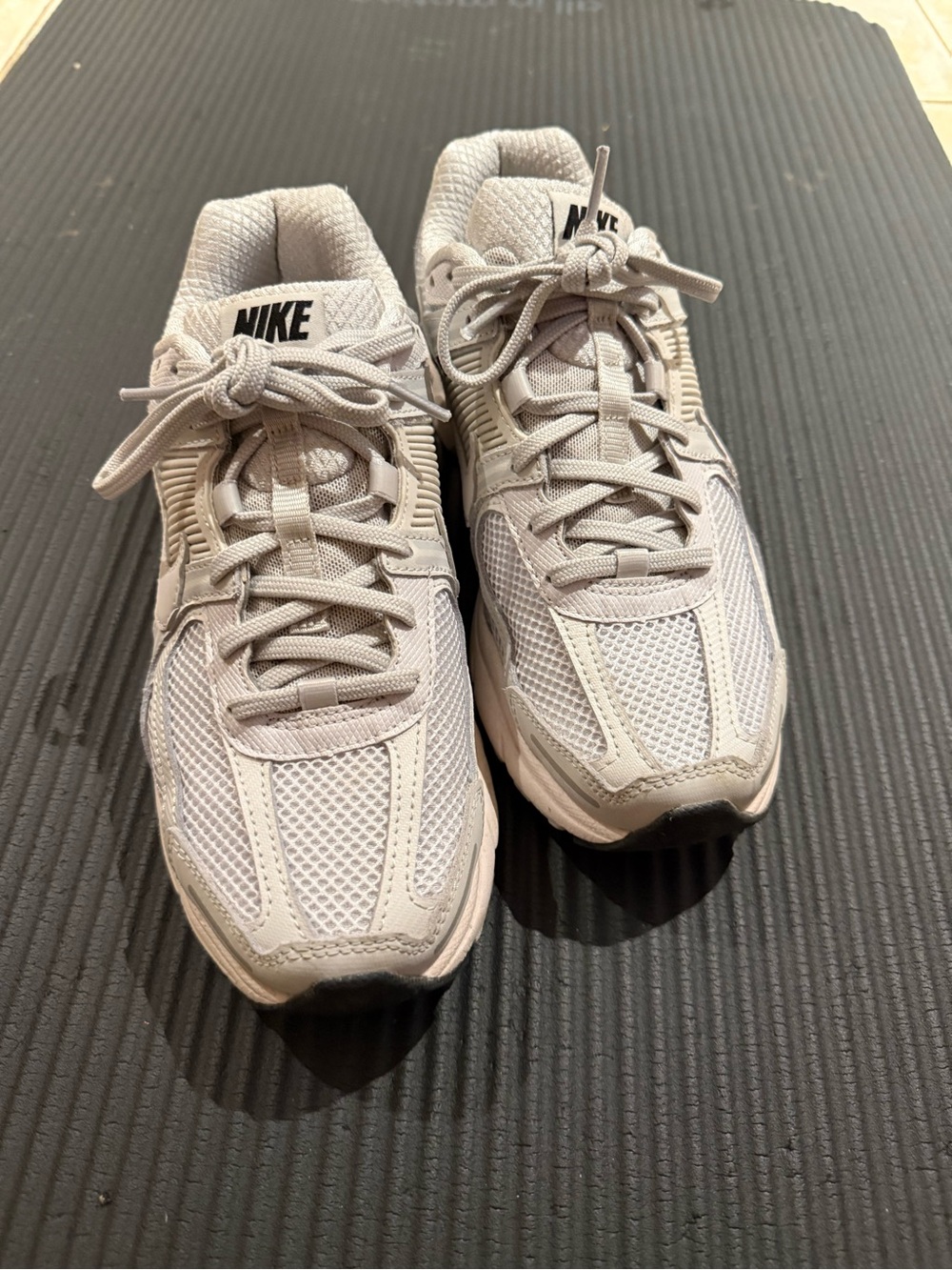 Nike Vomero 5 size 8.5 mens